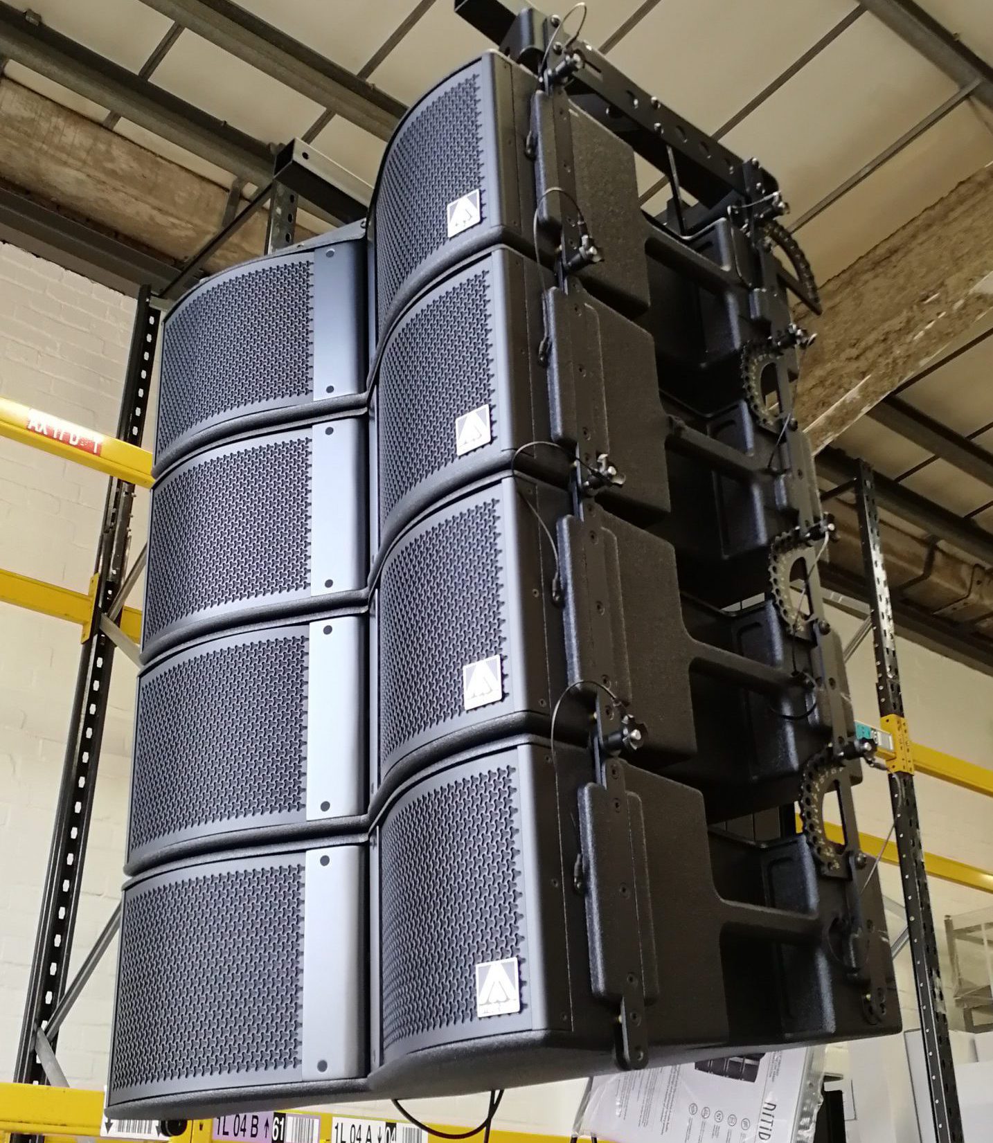 line array loudspeakers