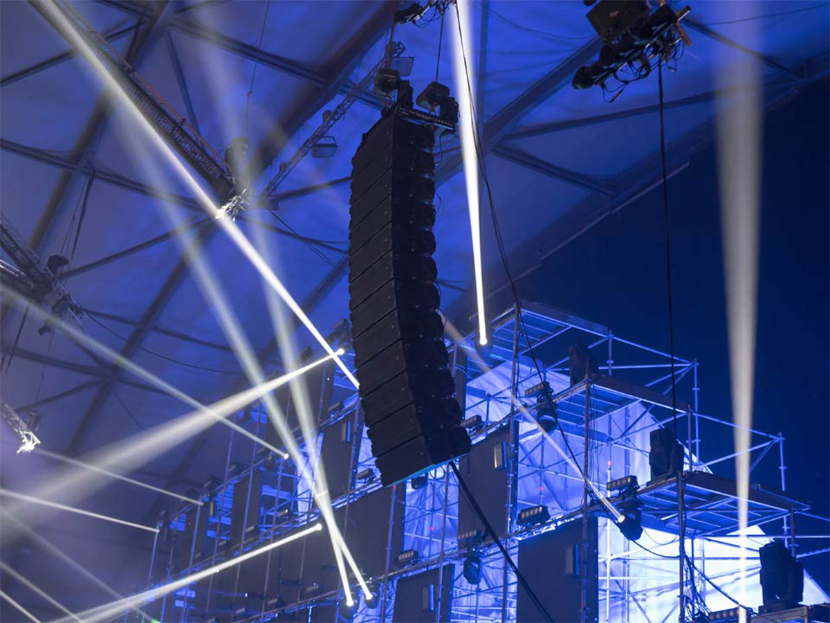 Line Array Speakers - Stage Concepts